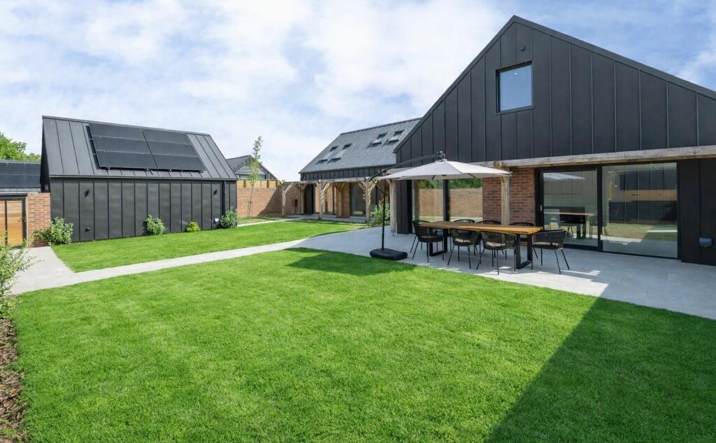 Plot 2 garden and contemporary detached home at Oake View Close