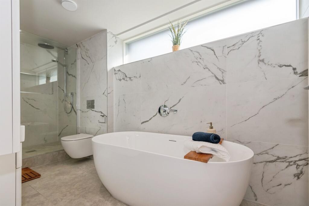 Plot 2: bathroom